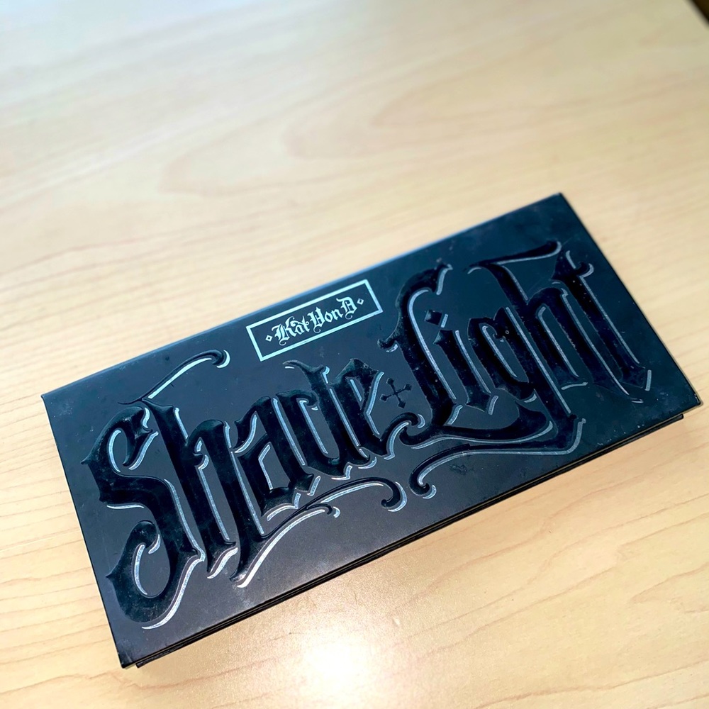 Kat Avon D contour palette.